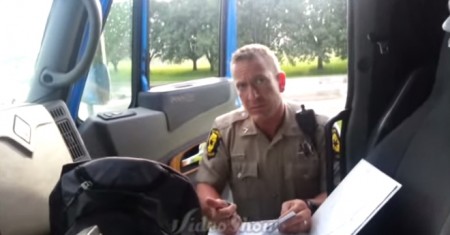 Cop-Pulls-Over-Trucker-for-Unlawful-Use-of-Horn-Watch-What-Happens-Next