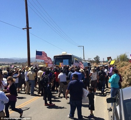 Immigration Buses Blocked - Posted to Instagram by stephelamtv