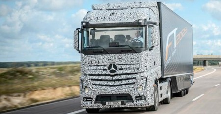 Self-Driving Mercedes Truck - Photo from Twitter