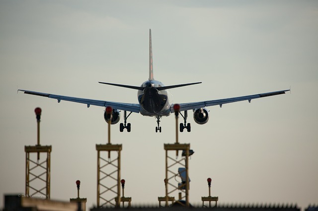 Plane Landing - Public Domain