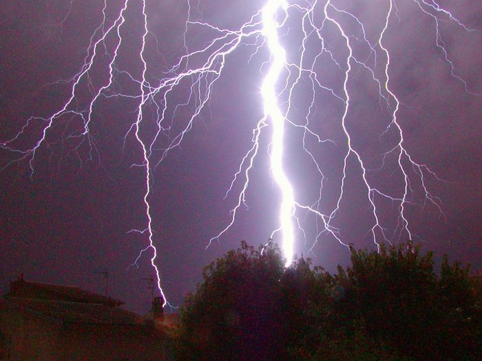 Lightning By Axel Rouvin