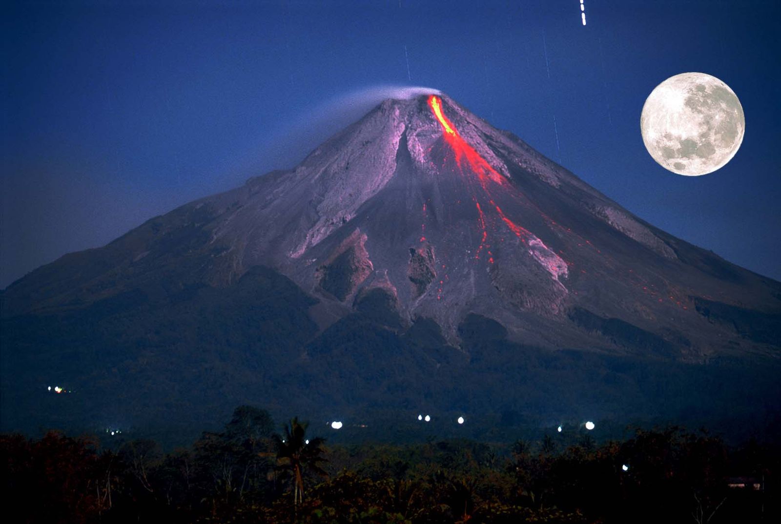 Another Major Volcano Erupts Merapi  Sends Volcanic Ash 
